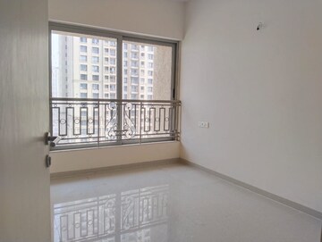 Room in 3 BHK Apartment at Hiranandani Fortune City, New Panvel – for Rent