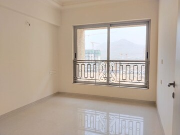Room in 3 BHK Apartment at Hiranandani Fortune City, New Panvel – for Rent