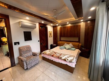 Bedroom in 3 BHK Builder Floor at Unitech Woodstock Floors, Sector 50 – for Sale