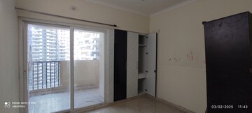 Room in 2 BHK Apartment at Gaur City 2 - 14th Avenue, Sector 16c Greater Noida – for Rent