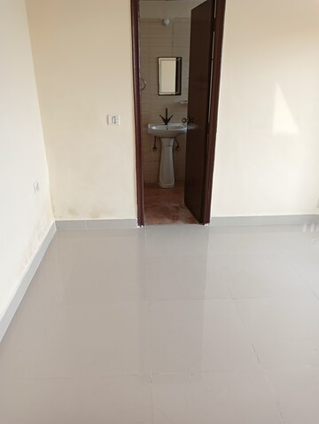 Room in 2.5 BHK Apartment at Gardenia Grace, Sector 61 – for Rent