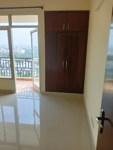 Room in 2.5 BHK Apartment at Gardenia Grace, Sector 61 – for Rent