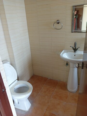 Bathroom in 2.5 BHK Apartment at Gardenia Grace, Sector 61 – for Rent