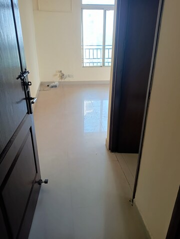 Furnished Amenities in 2.5 BHK Apartment at Gardenia Grace, Sector 61 – for Rent