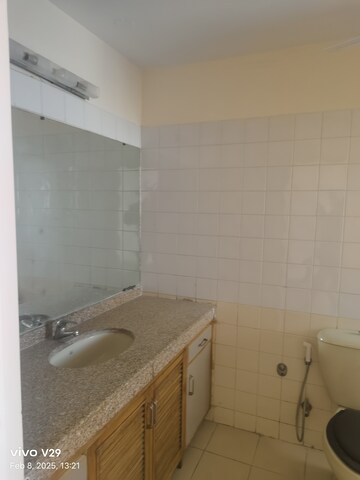 Bathroom in 3 BHK Apartment at DLF Richmond Park, Sector 43 – for Rent