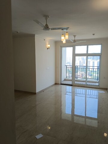 Room in 3 BHK Apartment at Omaxe The Palace, Gomti Nagar – for Rent