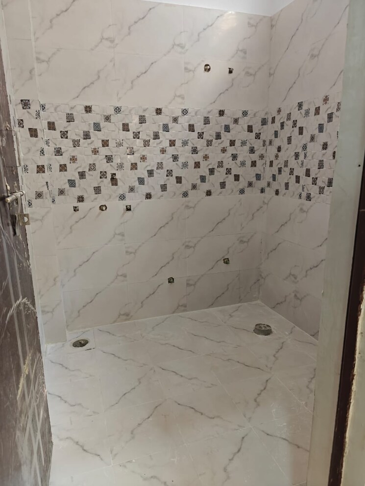 Bathroom, indira nagar 2 Bedroom 1400 Sq.Ft. Independent House In Indira Nagar Lucknow 8175085