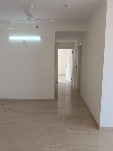Room in 3 BHK Apartment at Omaxe The Palace, Gomti Nagar – for Rent