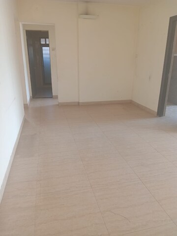 Room in 3 BHK Apartment at HDIL Metropolis Residences, Andheri West – for Rent