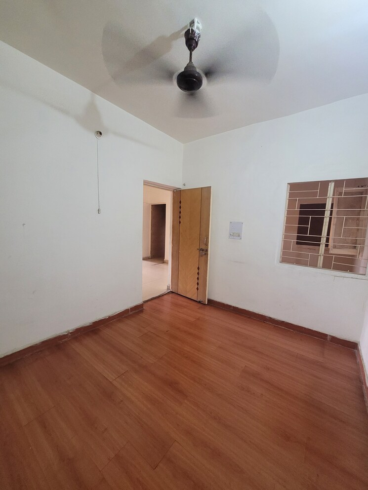 Bedroom, dilshad garden 4 Bedroom 1100 Sq.Ft. Builder Floor In Dilshad Garden Delhi 8175247