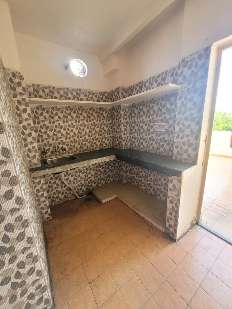 Kitchen, dilshad garden 4 Bedroom 1100 Sq.Ft. Builder Floor In Dilshad Garden Delhi 8175247