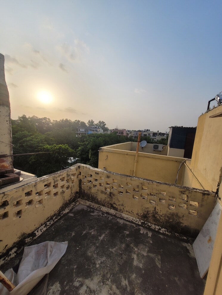 Terrace, dilshad garden 4 Bedroom 1100 Sq.Ft. Builder Floor In Dilshad Garden Delhi 8175247