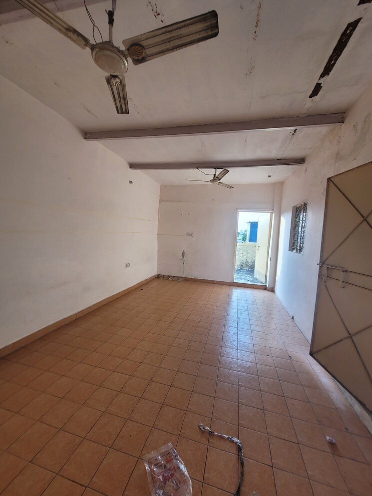 Living Room, dilshad garden 4 Bedroom 1100 Sq.Ft. Builder Floor In Dilshad Garden Delhi 8175247