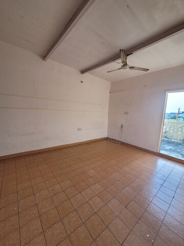 Room in 4 BHK Builder Floor at Dilshad Garden – for Sale