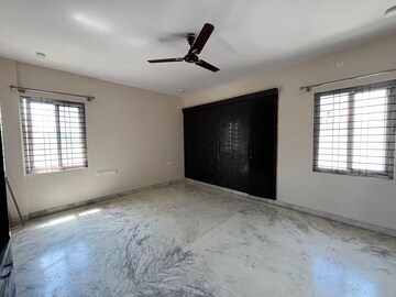 Room in 3 BHK Builder Floor at Hsr Layout – for Rent