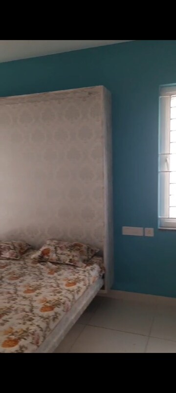 Room in 2 BHK Apartment at Puravankara Palm Beach, Hennur – for Rent