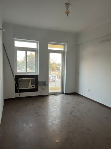 Room in 4 BHK Apartment at TDI City Kingsbury, Kundli – for Rent