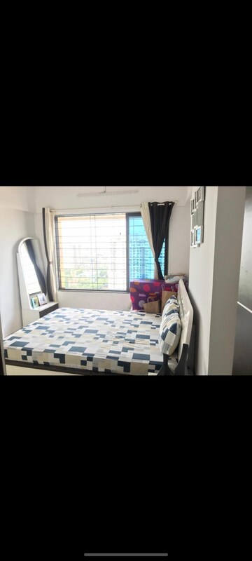 Bedroom in 2.5 BHK Apartment at Vishwadeep Heights, Kandivali West – for Rent