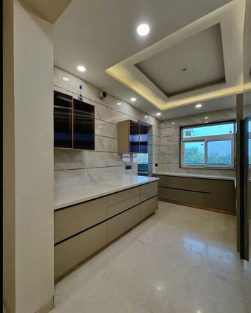 Room in 4 BHK Builder Floor at Srishti Greenfield Homes, Green Fields Colony – for Sale