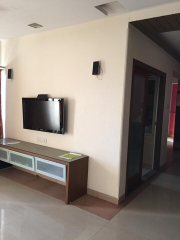 Room in 1 BHK Apartment at Sunrise CHS Malad East, Malad East – for Rent