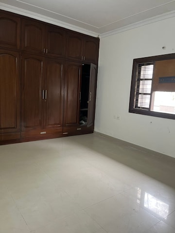 Room in 3 BHK Builder Floor at Sector 23 – for Rent