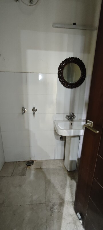 Bathroom in 3 BHK Builder Floor at Ardee City, Sector 52 – for Rent