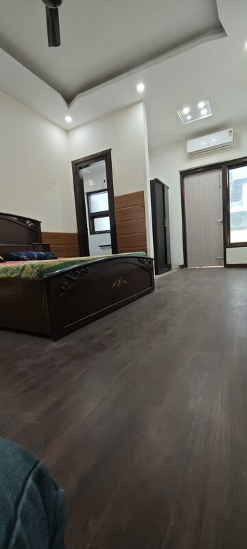 Room in 3 BHK Builder Floor at Ardee City, Sector 52 – for Rent