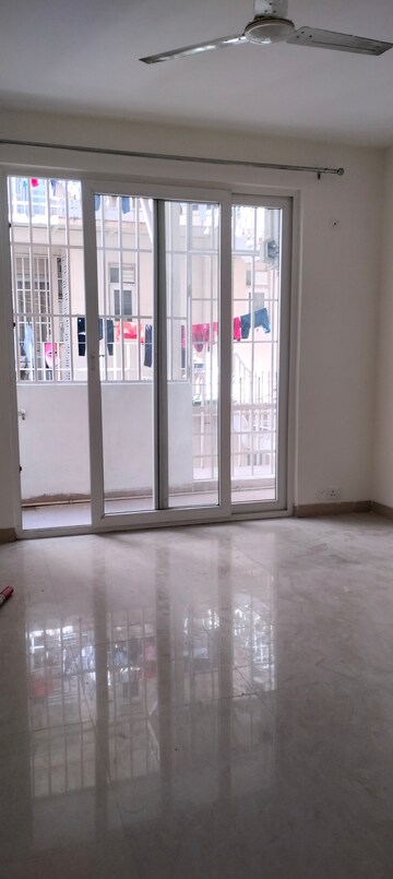 Room in 3 BHK Apartment at Emaar Emerald Floors Premier, Sector 65 – for Rent