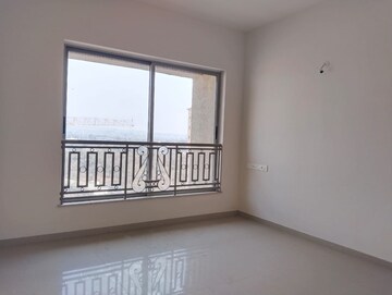 Bedroom in 2 BHK Apartment at Hiranandani Fortune City, New Panvel – for Rent