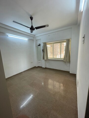 Room in 1.5 BHK Apartment at Monisha CHS Bandra West, Bandra West – for Rent