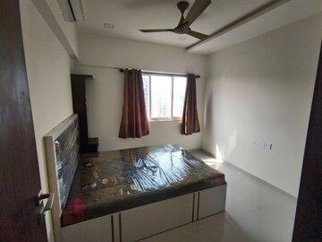 Bedroom in 2 BHK Apartment at Omkar Signet, Malad East – for Rent