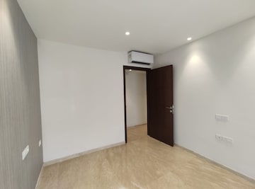 Room in 2 BHK Apartment at Hiranandani Atlantis, Powai – for Rent