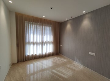 Room in 2 BHK Apartment at Hiranandani Atlantis, Powai – for Rent