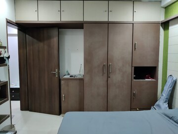 Furnished Amenities in 2 BHK Apartment at Green Crest Apartment, Andheri West – for Rent