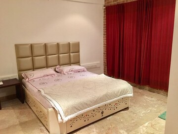 Bedroom in 3 BHK Apartment at Bandra West – for Rent