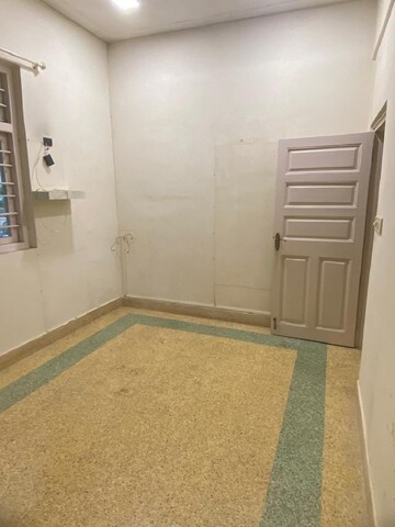 Room in 2 BHK Apartment at Bandra West – for Rent