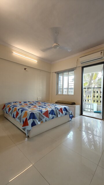 Bedroom in 2 BHK Apartment at Bandra West – for Rent