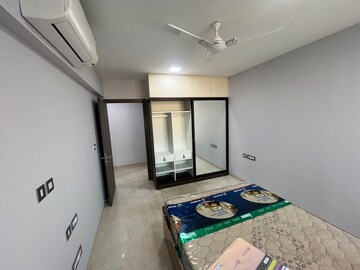 Room in 4 BHK Apartment at Oberoi Sky City, Borivali East – for Rent