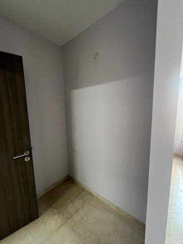 Room in 4 BHK Apartment at Oberoi Sky City, Borivali East – for Rent
