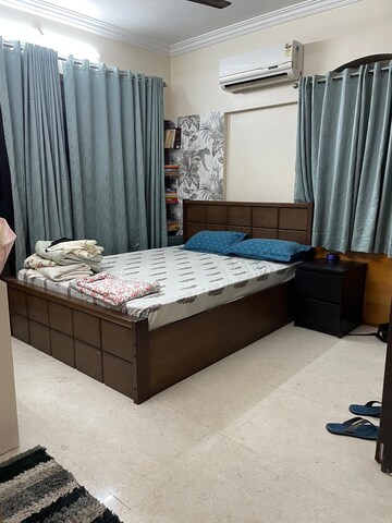 Bedroom in 2 BHK Apartment at Khar West – for Rent