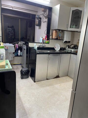 Team Area in 2 BHK Apartment at Khar West – for Rent