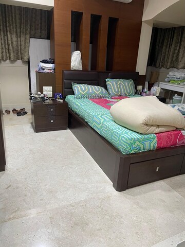 Bedroom in 2 BHK Apartment at Khar West – for Rent