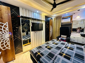 Master Bedroom in 3.5 BHK Builder Floor at Dwarka Mor – for Rent