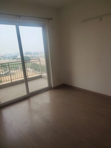 Room in 3 BHK Apartment at DLF Regal Gardens, Sector 90 – for Sale