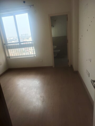 Room in 3 BHK Apartment at DLF Regal Gardens, Sector 90 – for Sale