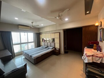 Living Room in 3.5 BHK Apartment at Raheja Reflections Eternity, Kandivali East – for Sale