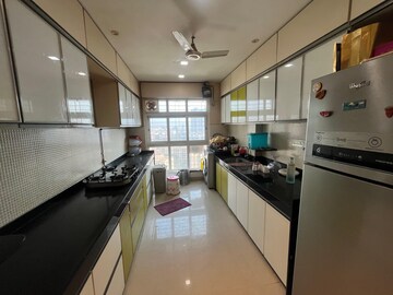 Kitchen in 3.5 BHK Apartment at Raheja Reflections Eternity, Kandivali East – for Sale