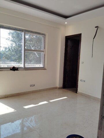 Room in 6+ BHK Independent House at Sector 38 – for Rent