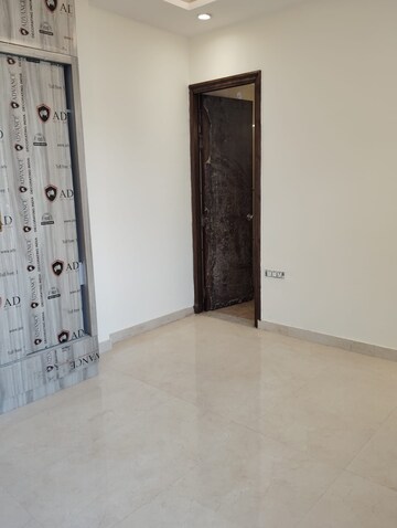Room in 6+ BHK Independent House at Sector 38 – for Rent
