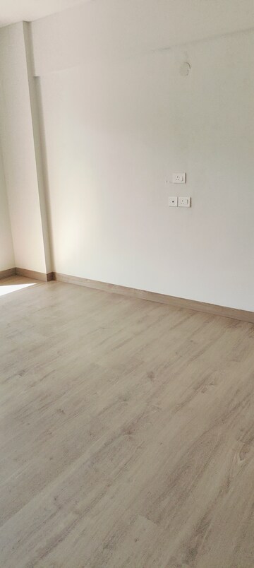 Room in 2 BHK Apartment at Silverglades The Melia, Sohna Sector 35 – for Sale
